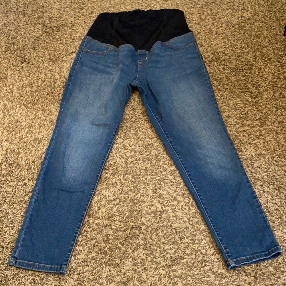 Skinny crop maternity jeans. full panel